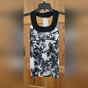 Lululemon Blk & White Brisk Bloom Razor Back Top Size 8